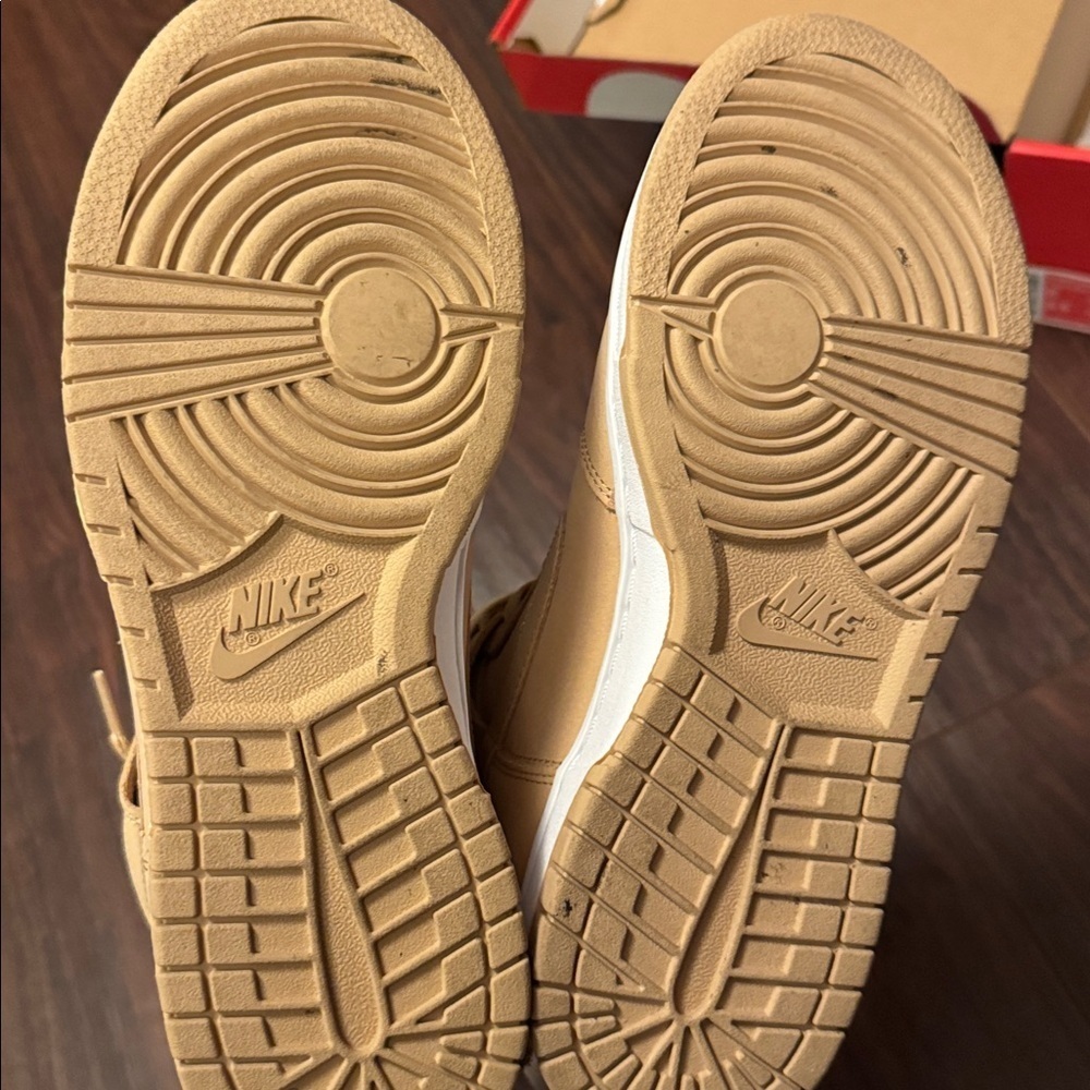 Nike Dunk High Premium
Vachetta Tan - Picture 5 of 6